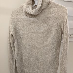 Aritzia Wilfred Plutarch sweater in Cream/Grey